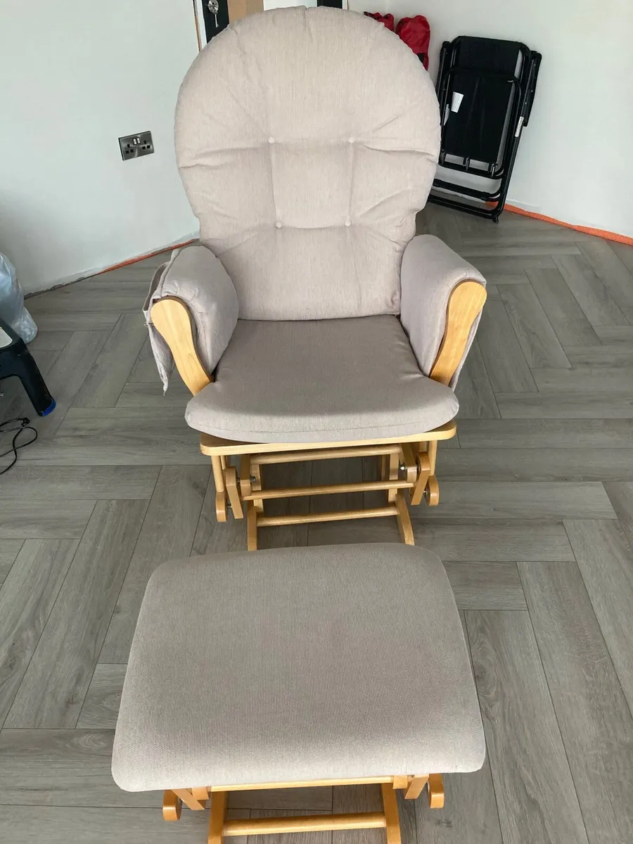 Nursing chair - Image 2