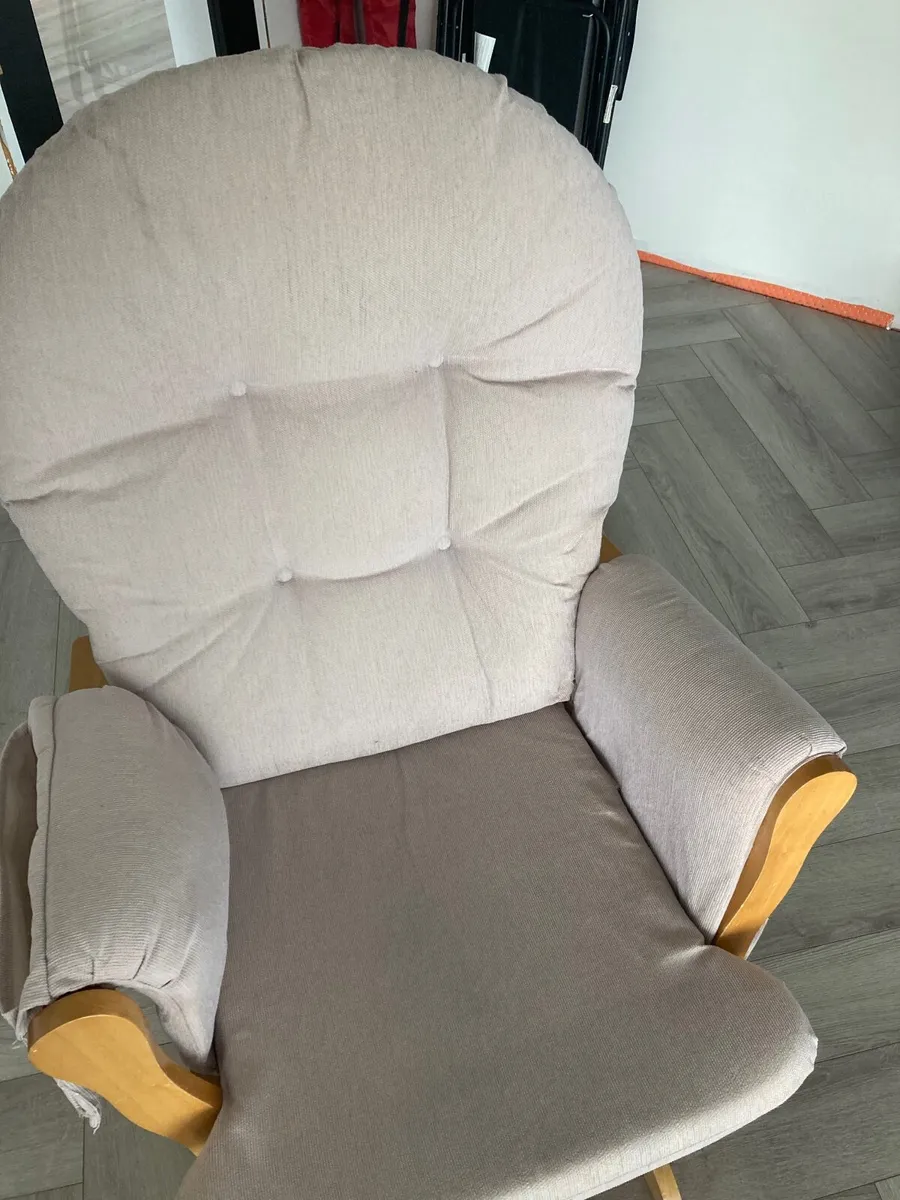 Nursing chair - Image 3