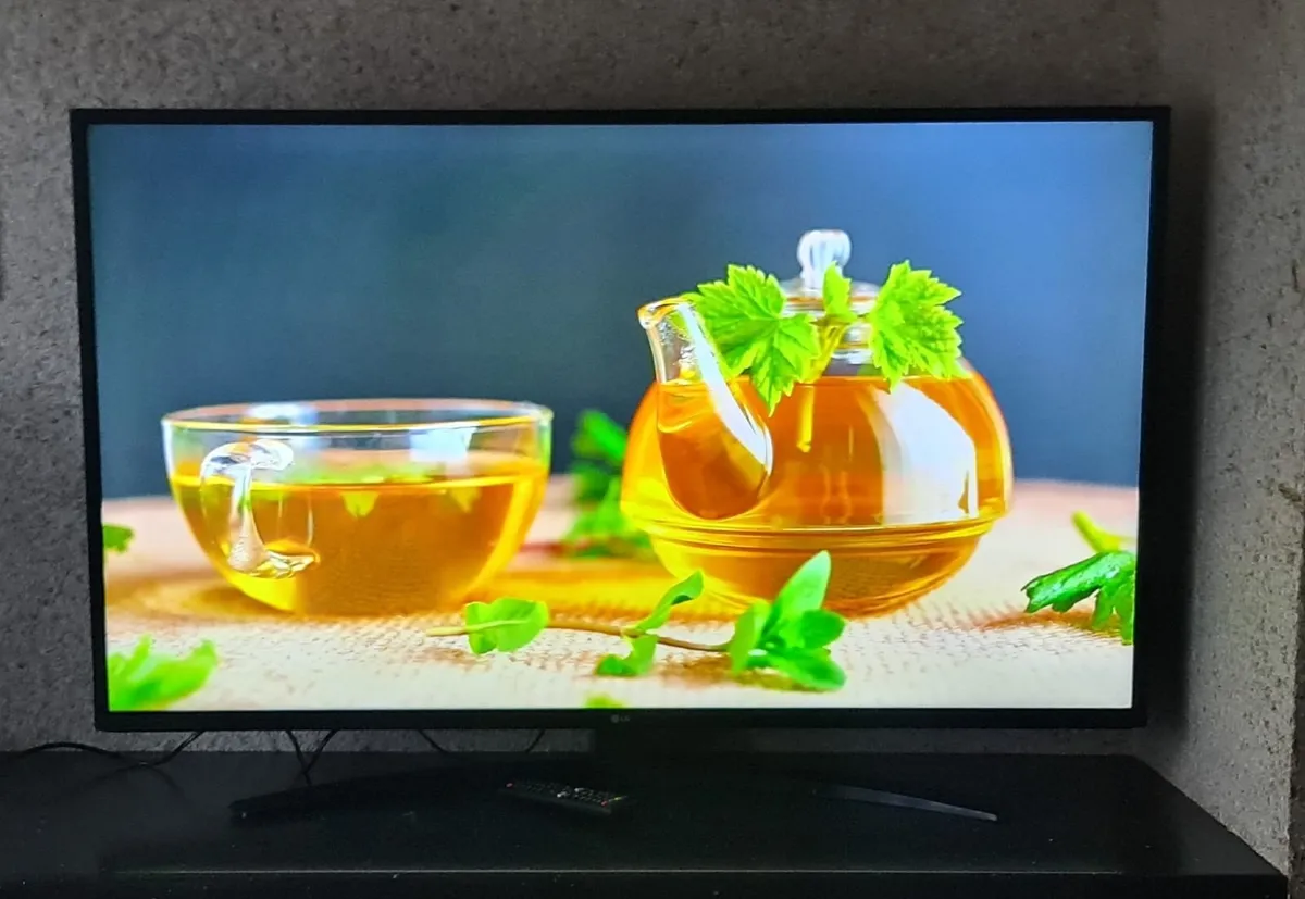LG 50” 4K Smart TV Model: 50UM7450PLA - Image 1