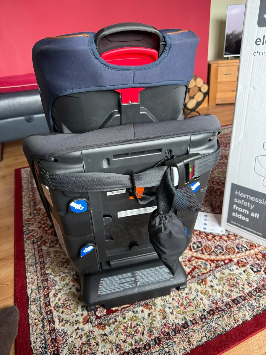Child’s car safety seat 💺 - Image 2