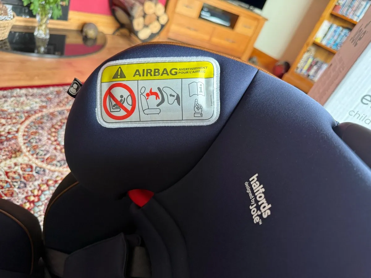 Child’s car safety seat 💺 - Image 4