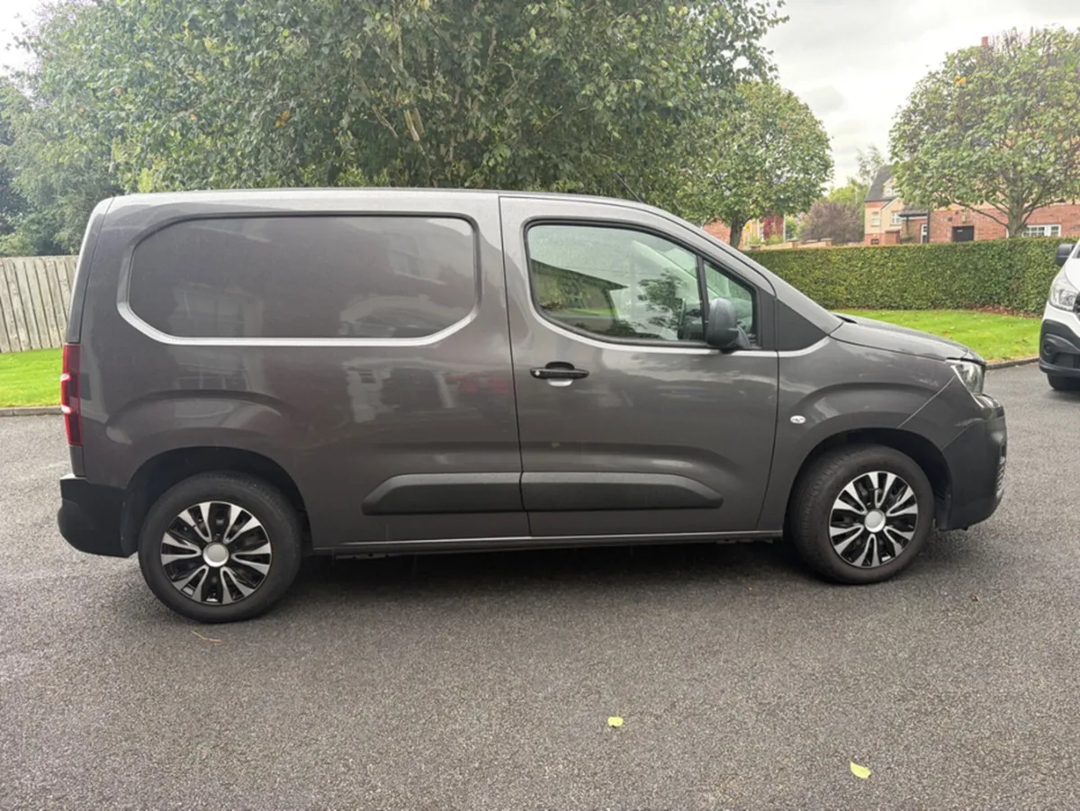 Peugeot Partner PROFESSIONAL L1 B BLUEHDI - Image 2