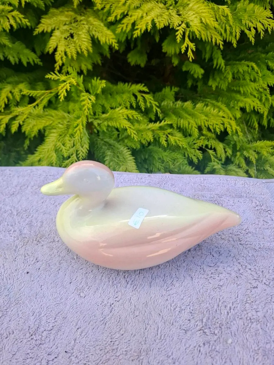 Duck pastel statue - Image 1