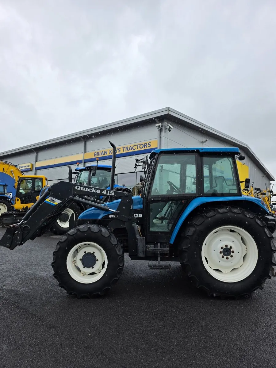 1998 New Holland 5635 + Loader - Image 1