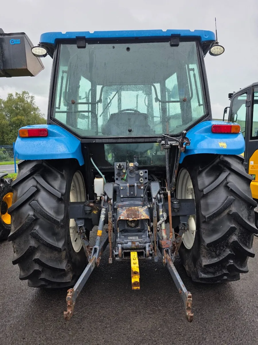 1998 New Holland 5635 + Loader - Image 2