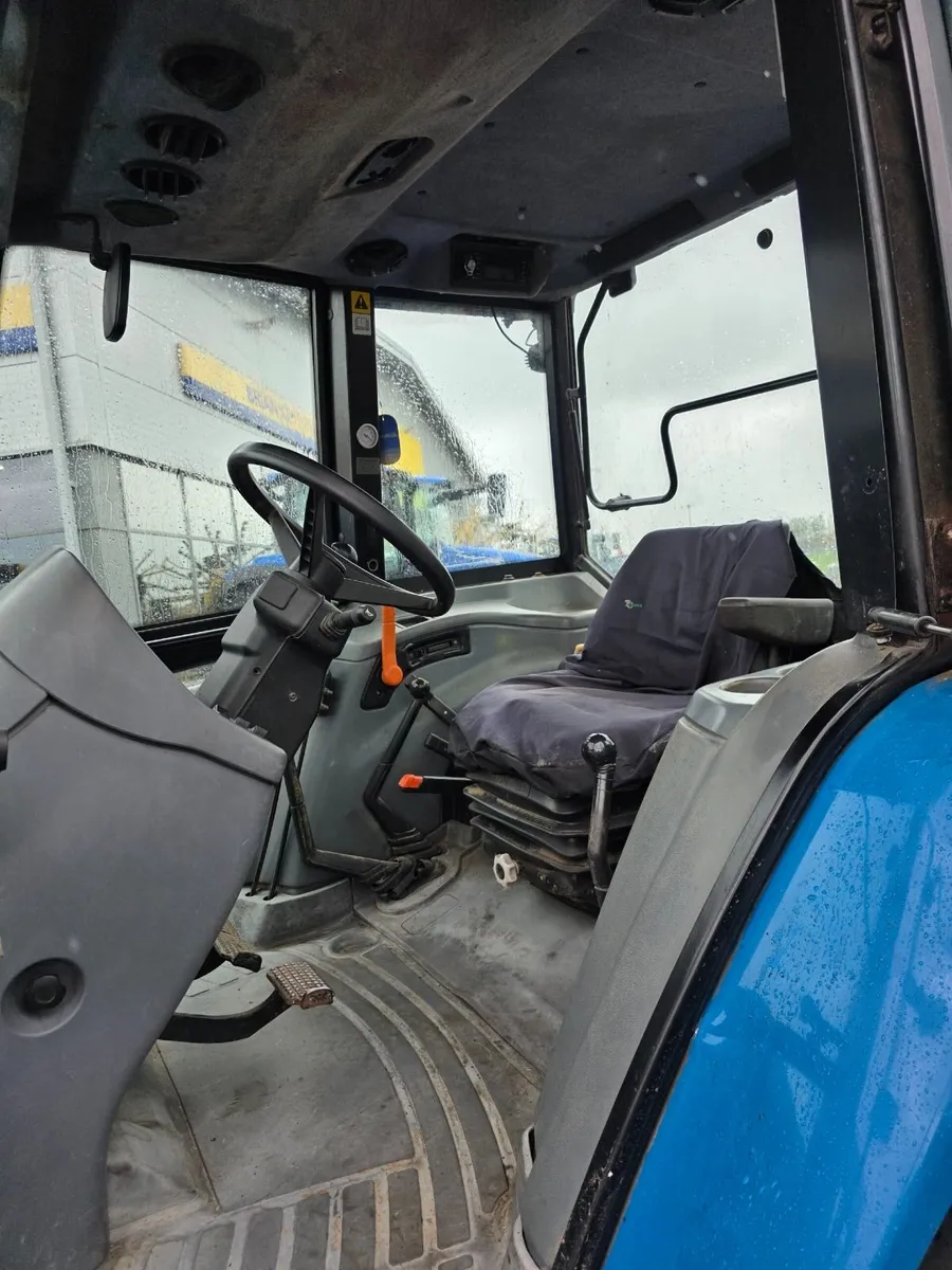 1998 New Holland 5635 + Loader - Image 4