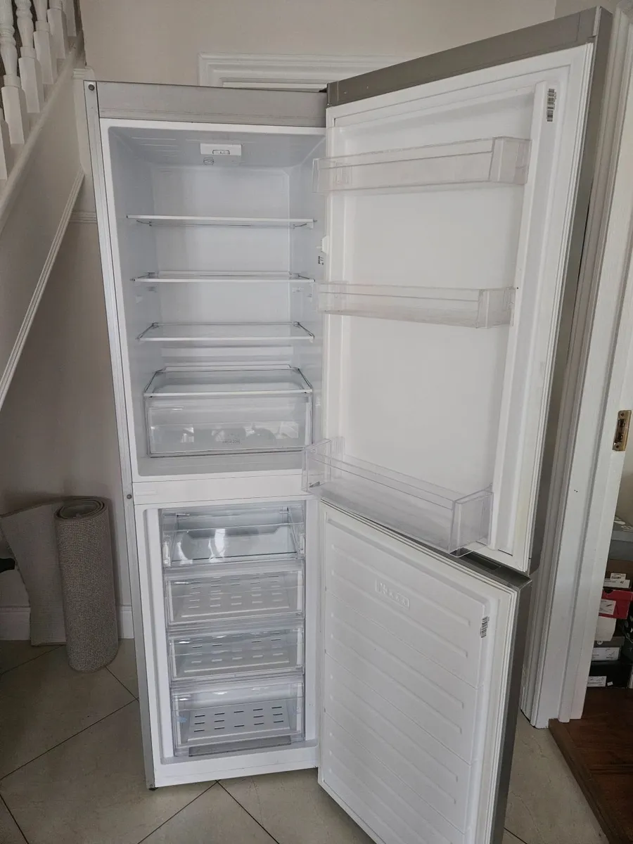 Hotpoint freestanding frost free fridge feeezer - Image 1