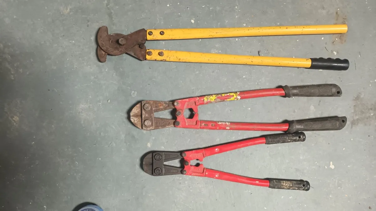 Heavy duty wire cutters
