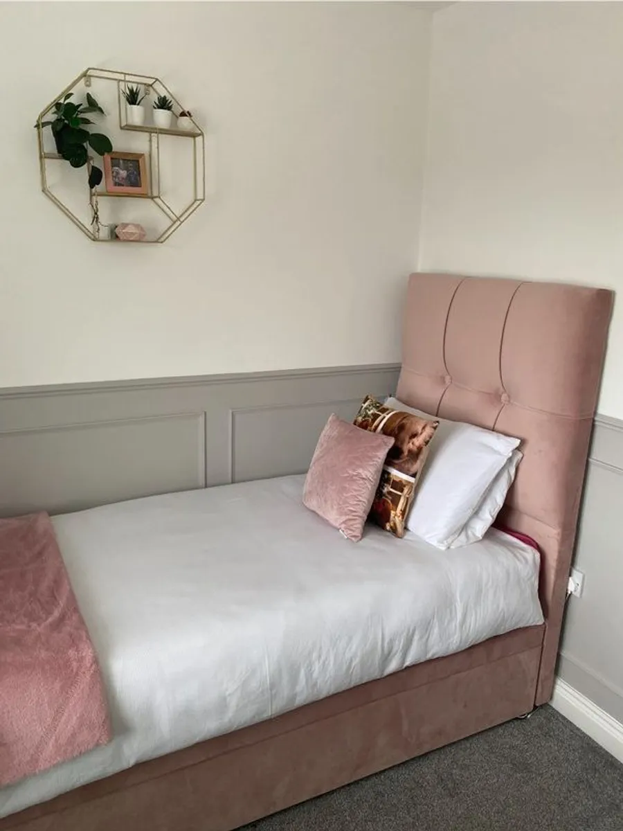 single bed - Image 1