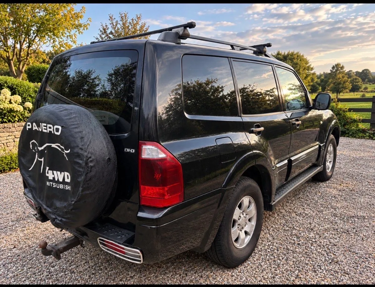04 Mitsubishi Pajero - Image 3