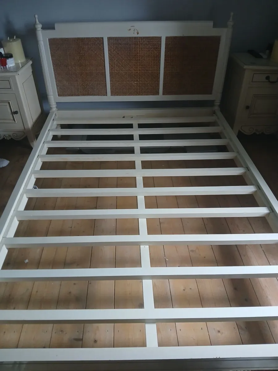 Double wooden bed - Image 1