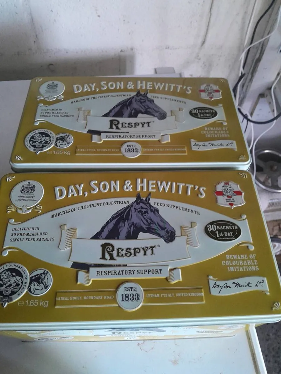 Four  collectable  tin boxes - Image 3