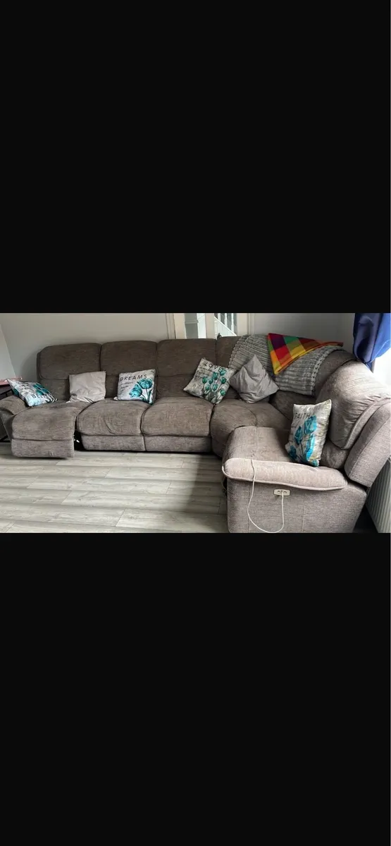 LARGE GREY CORNER SOFA WITH ELECTRIC RECLINERS