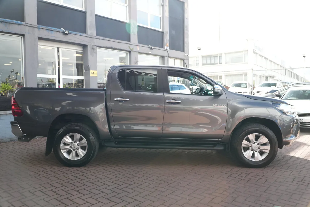 2.4D4D ICON 148BHP D/C 4 (PRICE PLUS VAT) //BUY WI - Image 3