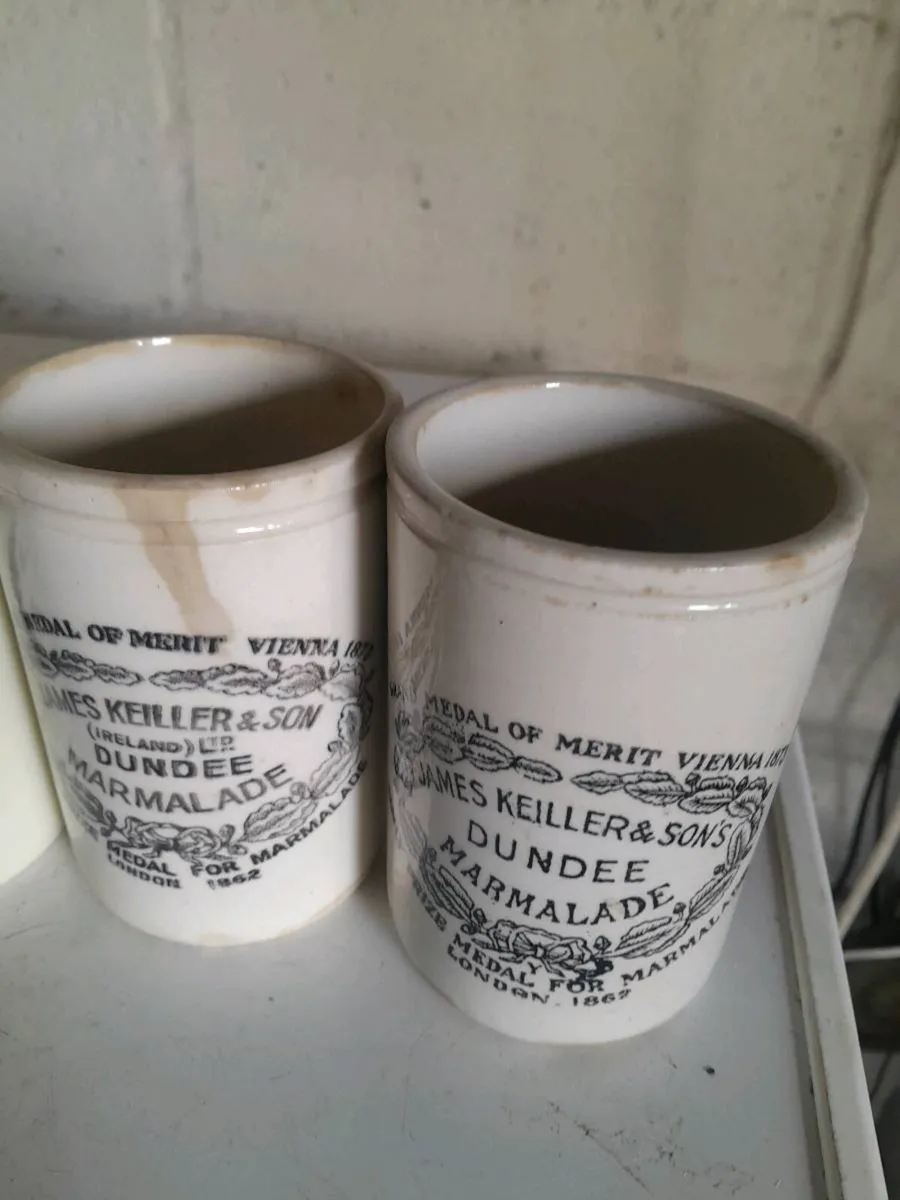 Five vintage stoneware  pots - Image 3