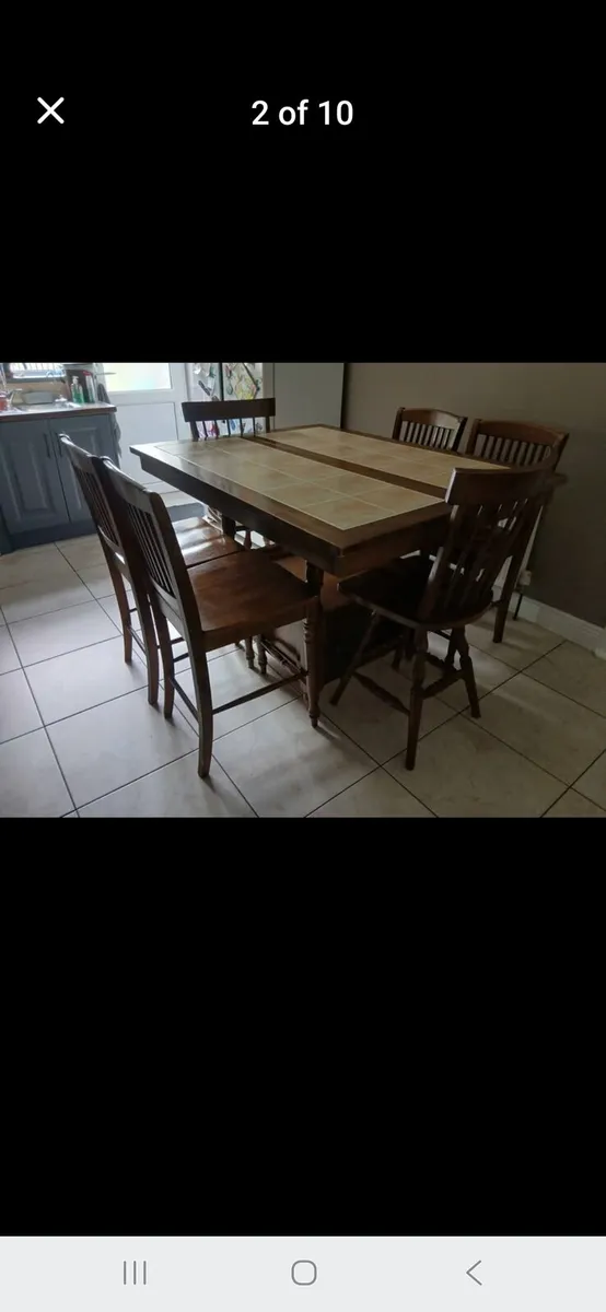 Table and chairs - Image 2