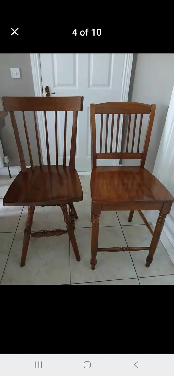 Table and chairs - Image 4