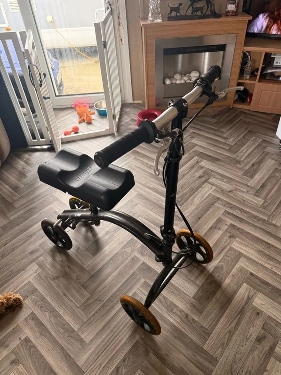 knee scooter - Image 1