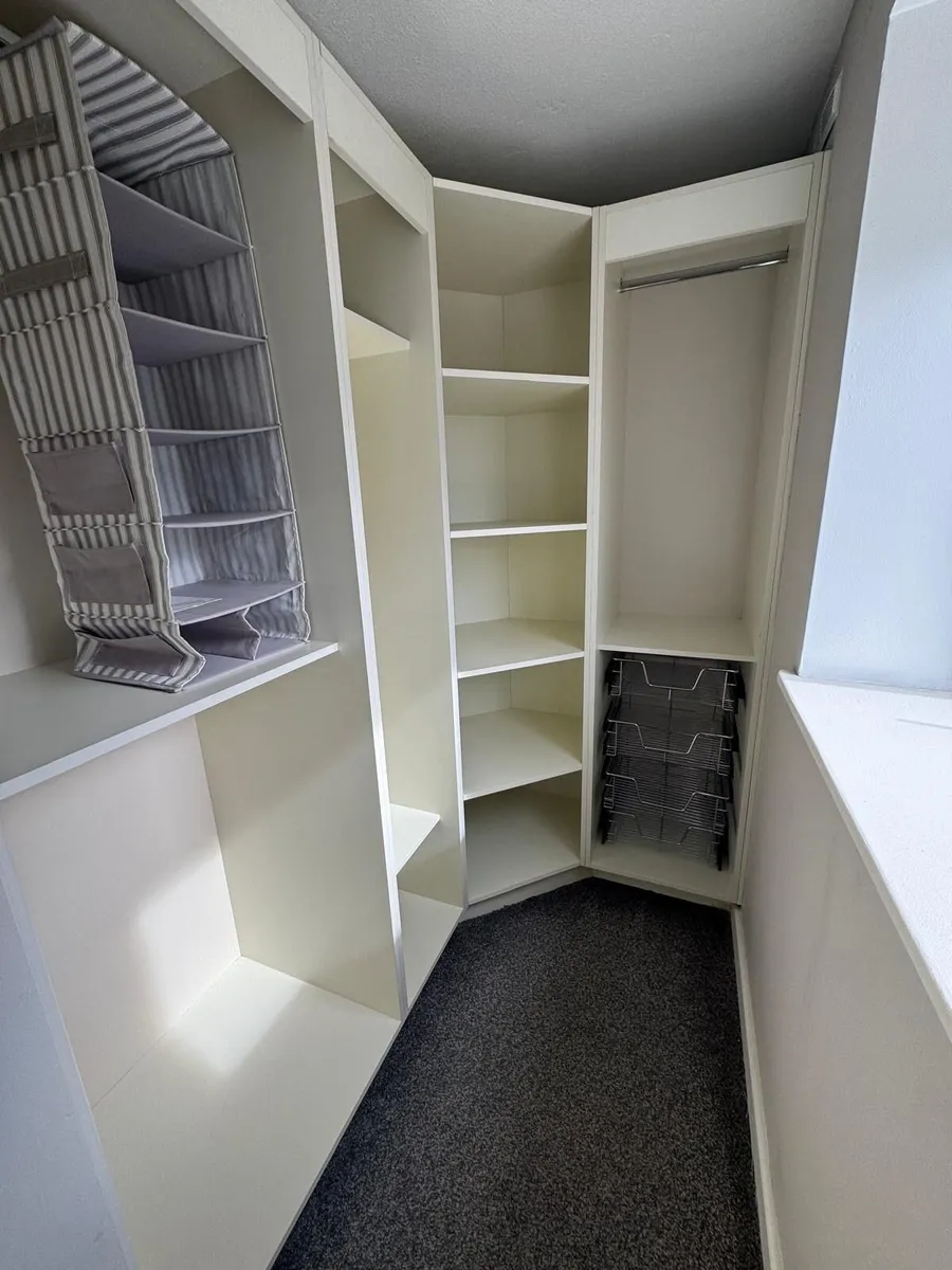 Built in wardrobe - Image 1