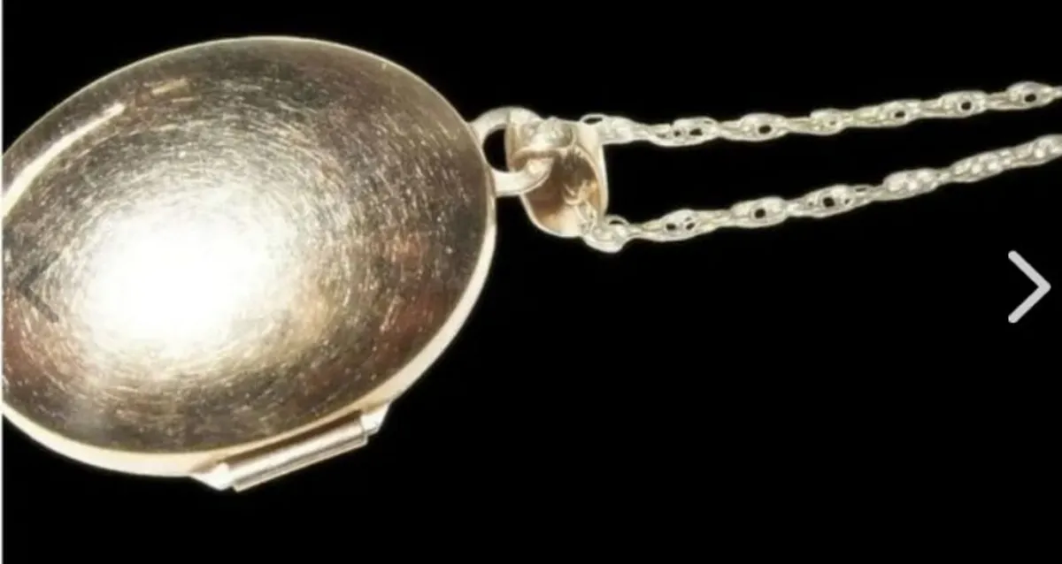 Vintage Hallmarked 9ct Gold Locket & Chain - Image 3