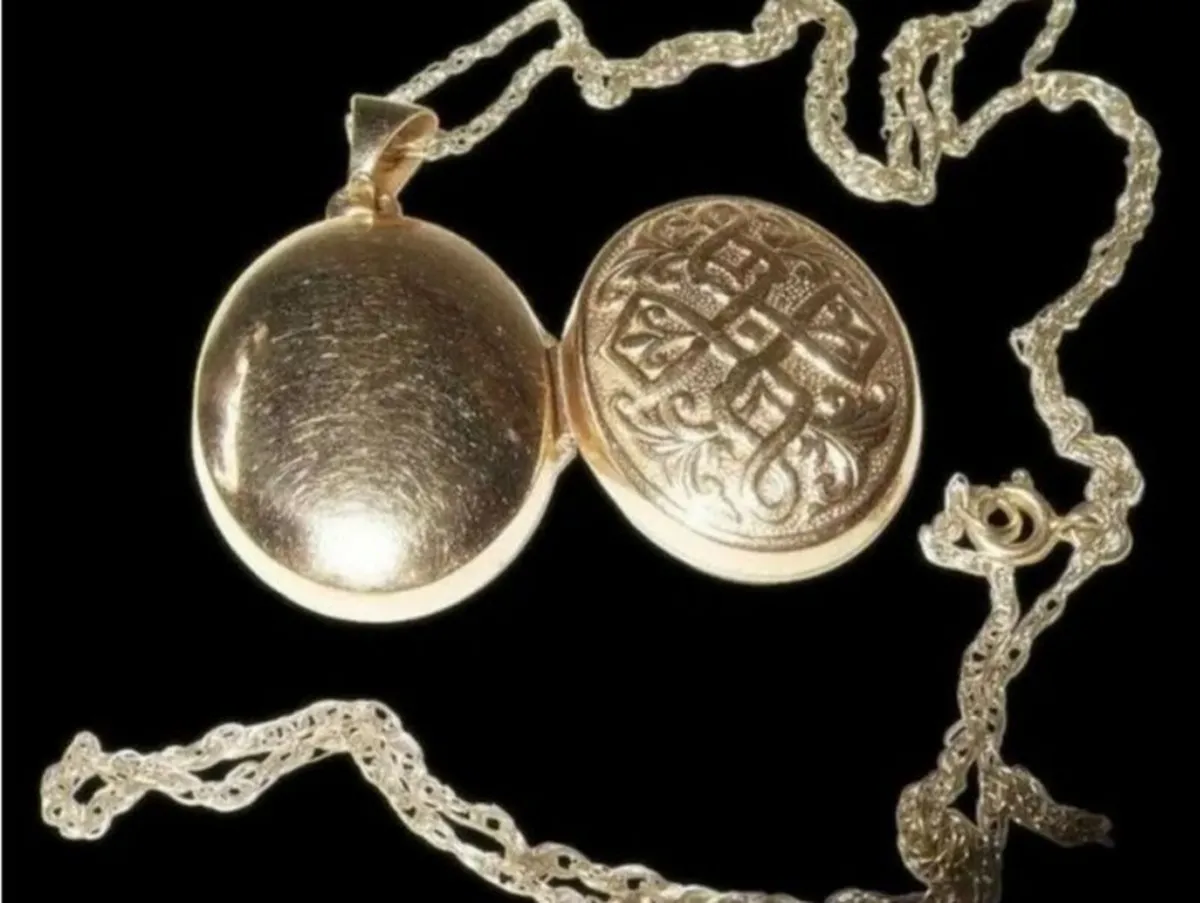 Vintage Hallmarked 9ct Gold Locket & Chain - Image 4