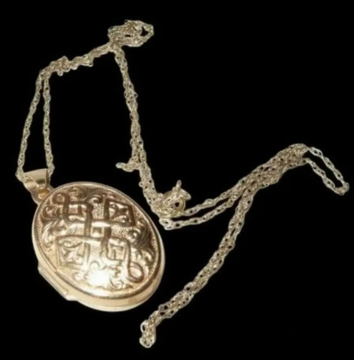 Vintage Hallmarked 9ct Gold Locket & Chain - Image 1