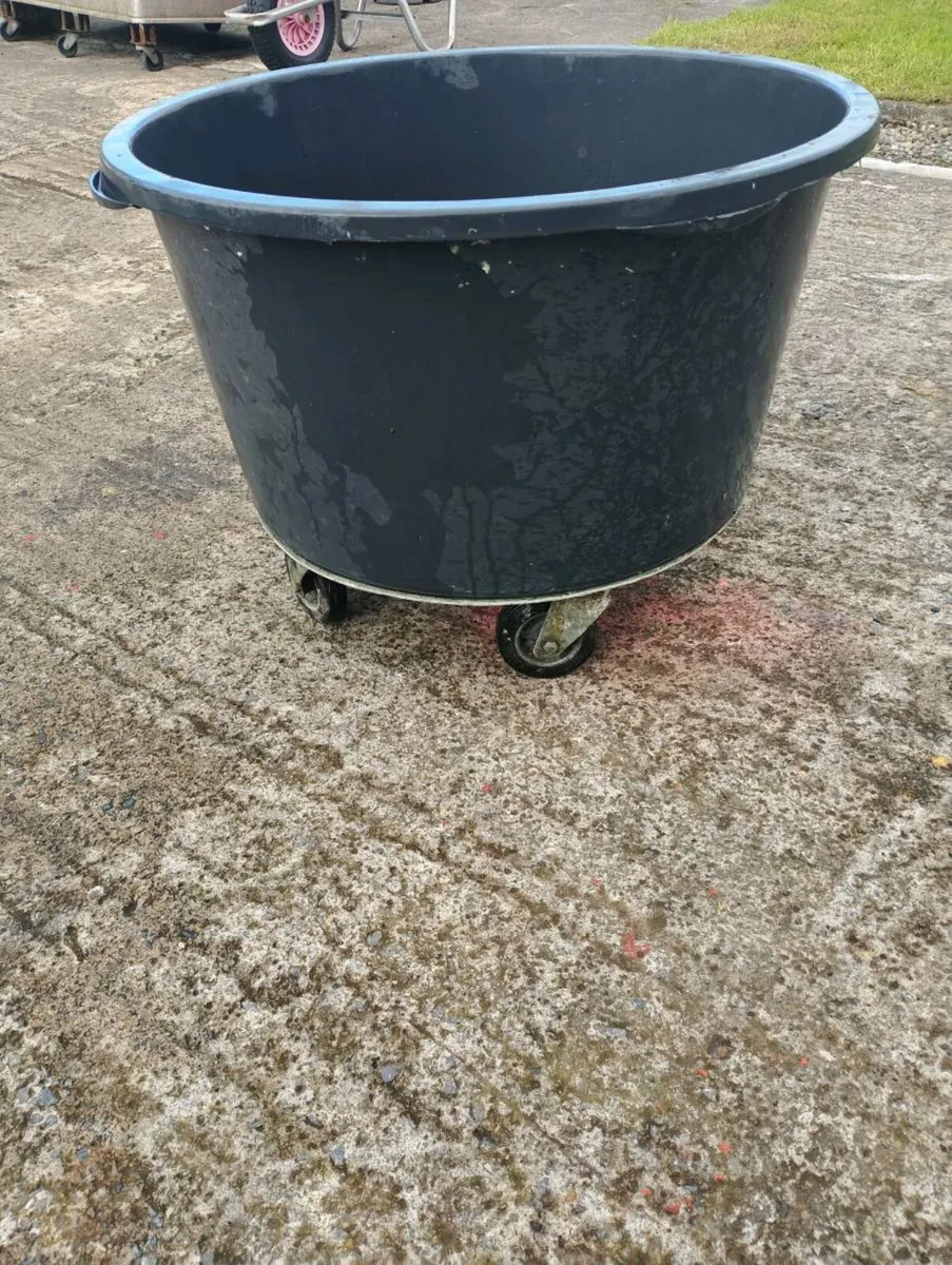 For sale large plastering mixing drum on wheels - Image 3