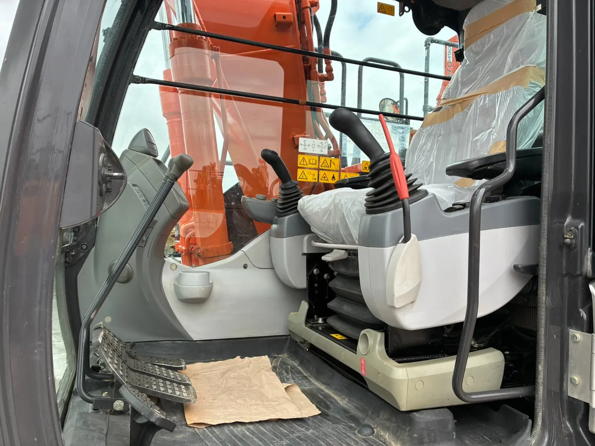 Hitachi ZX130-6 (2017) - Image 3