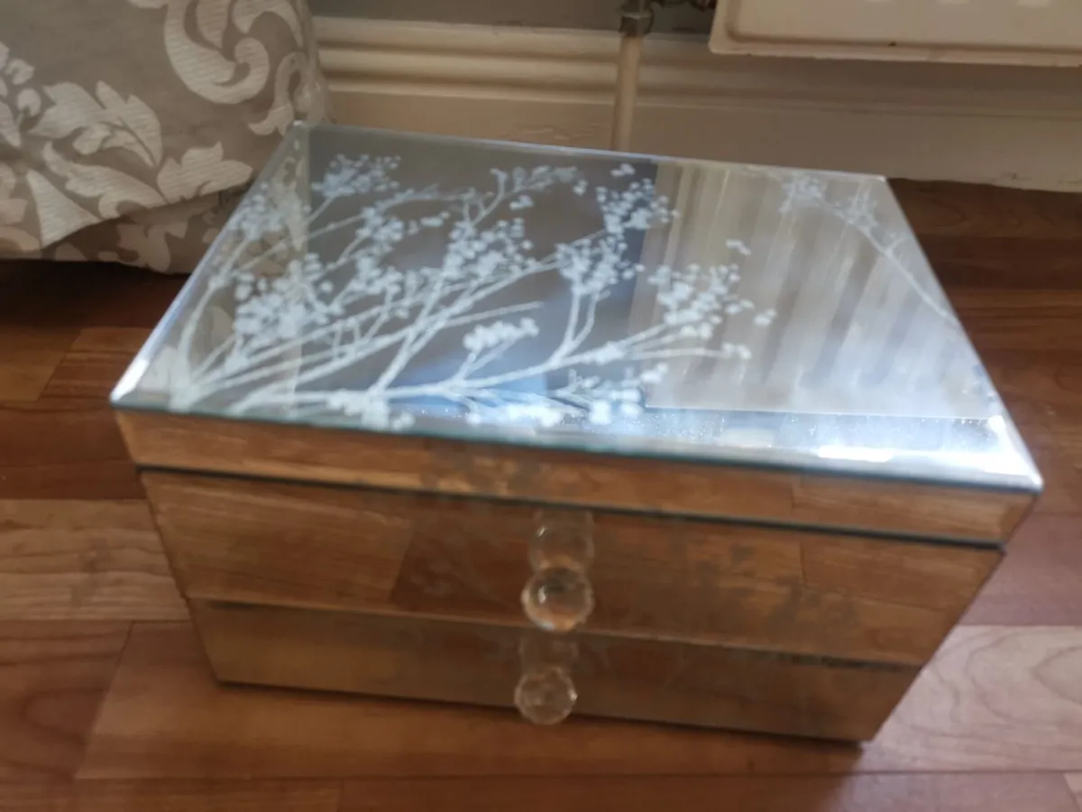 Glass jellery box - Image 1