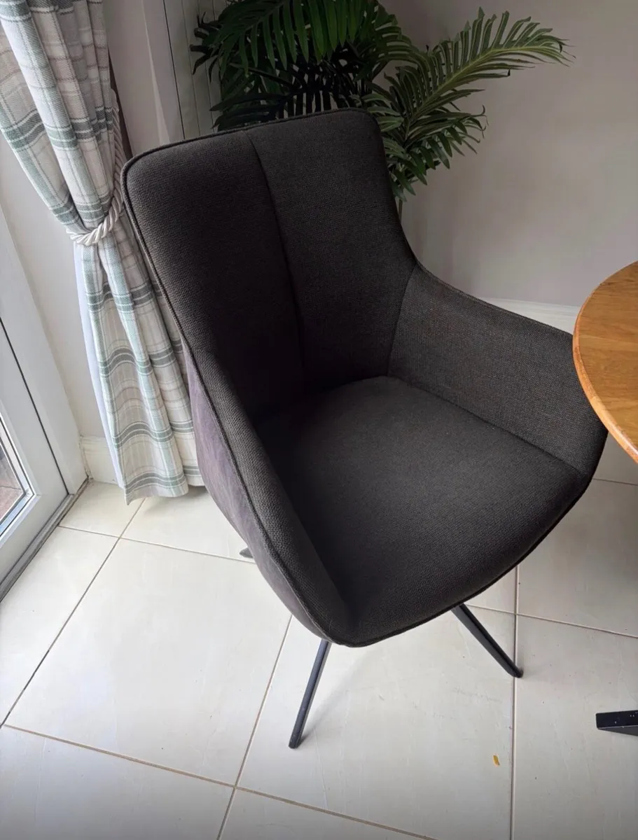 Kitchen/Dining table and chairs - Image 1