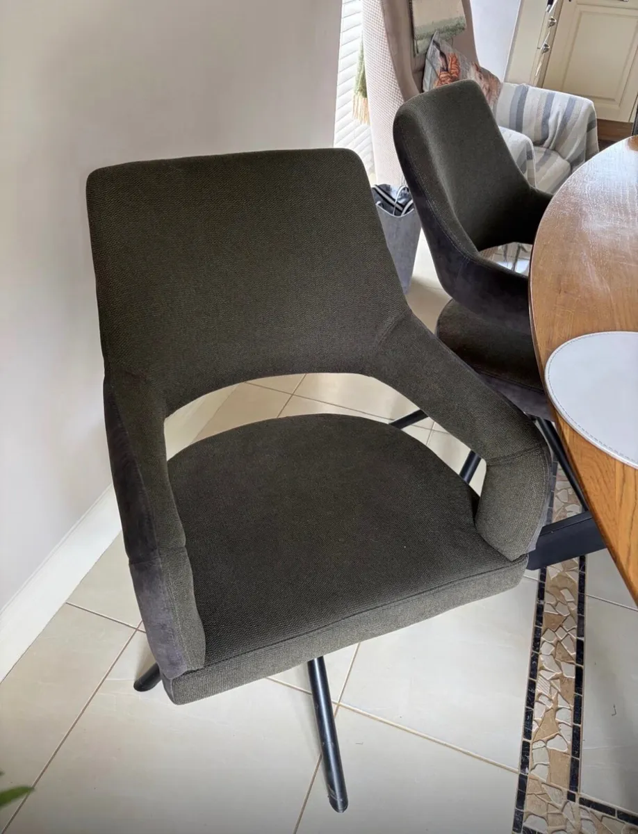 Kitchen/Dining table and chairs - Image 4