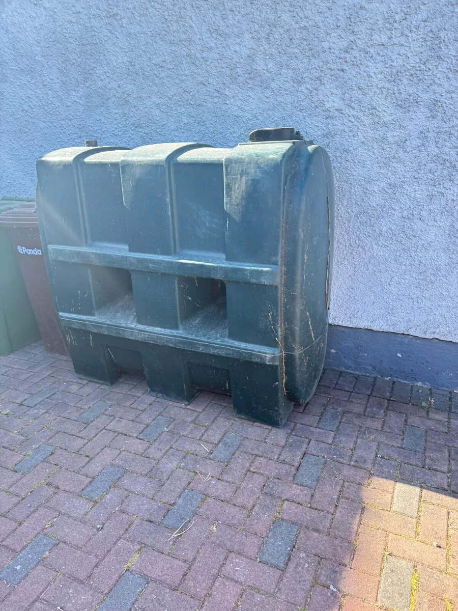 Oil tank