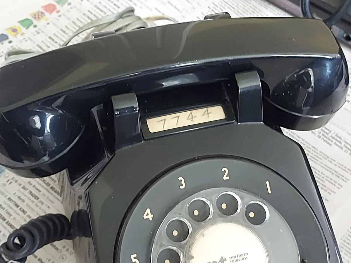 Vintage Northern Telecom Landline Phone in excelle - Image 3
