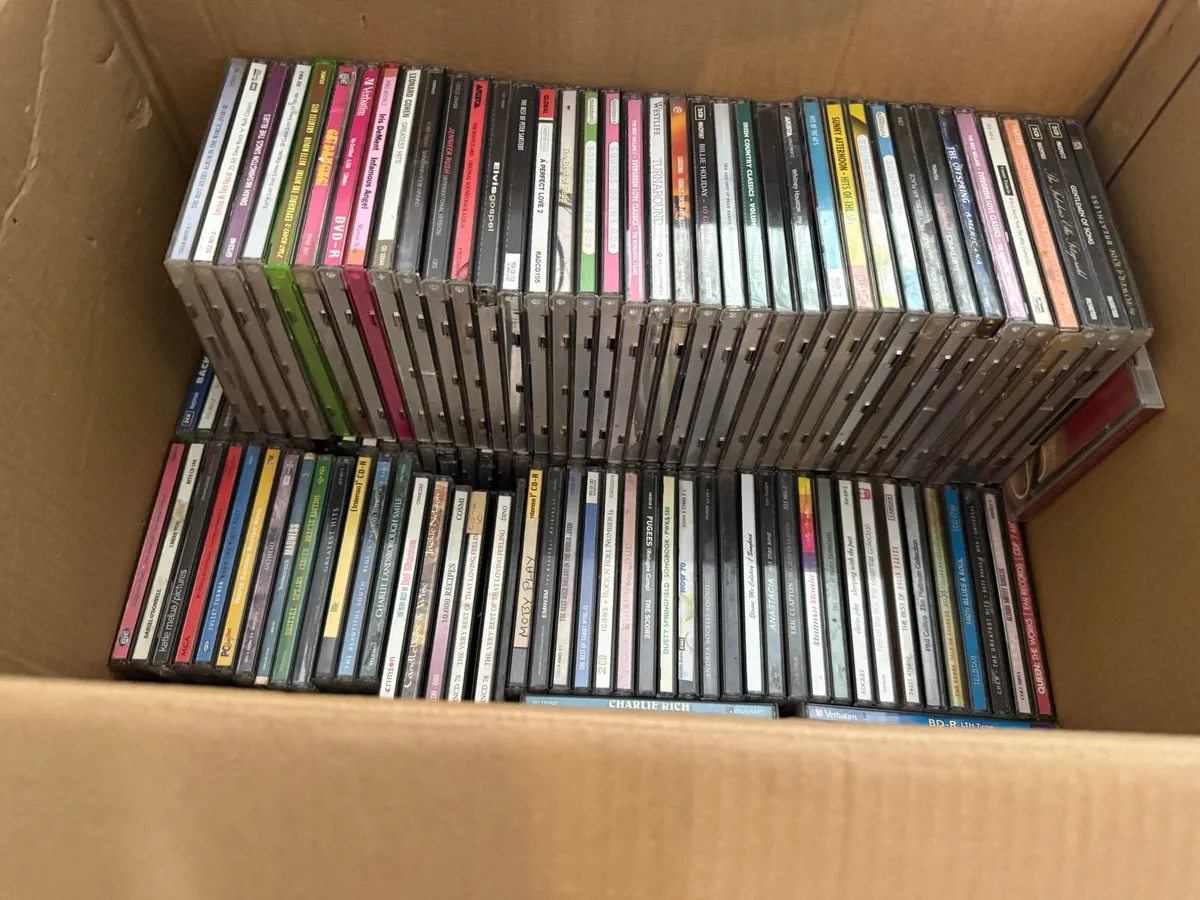 Box of over 100 CDs - Best of the 70s, 80s & 90s - Image 1