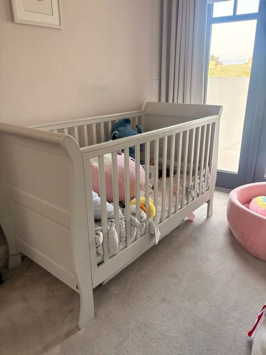 Mamas and papas sleigh cot and changing unit - Image 1