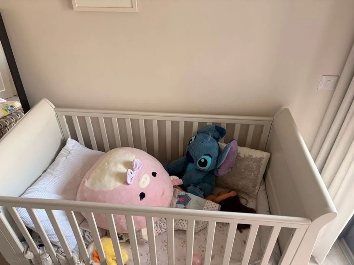 Mamas and papas sleigh cot and changing unit - Image 2