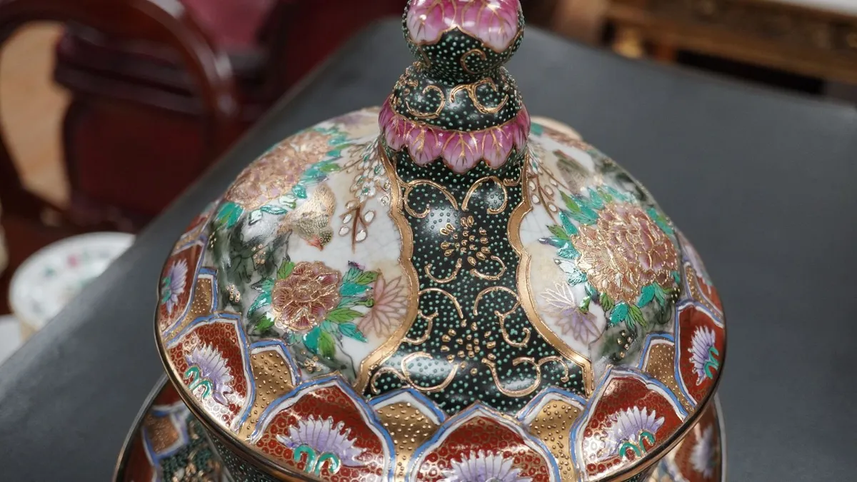 Japanese Satsuma-Style Lidded Bowl with Tray - Image 3