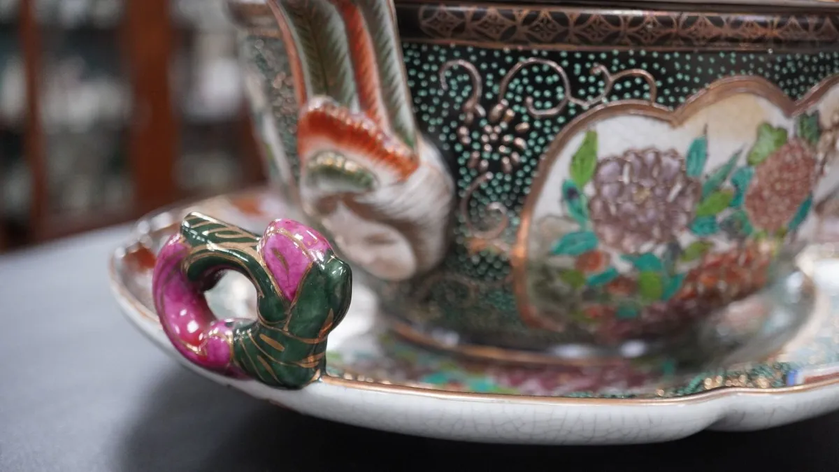 Japanese Satsuma-Style Lidded Bowl with Tray - Image 4