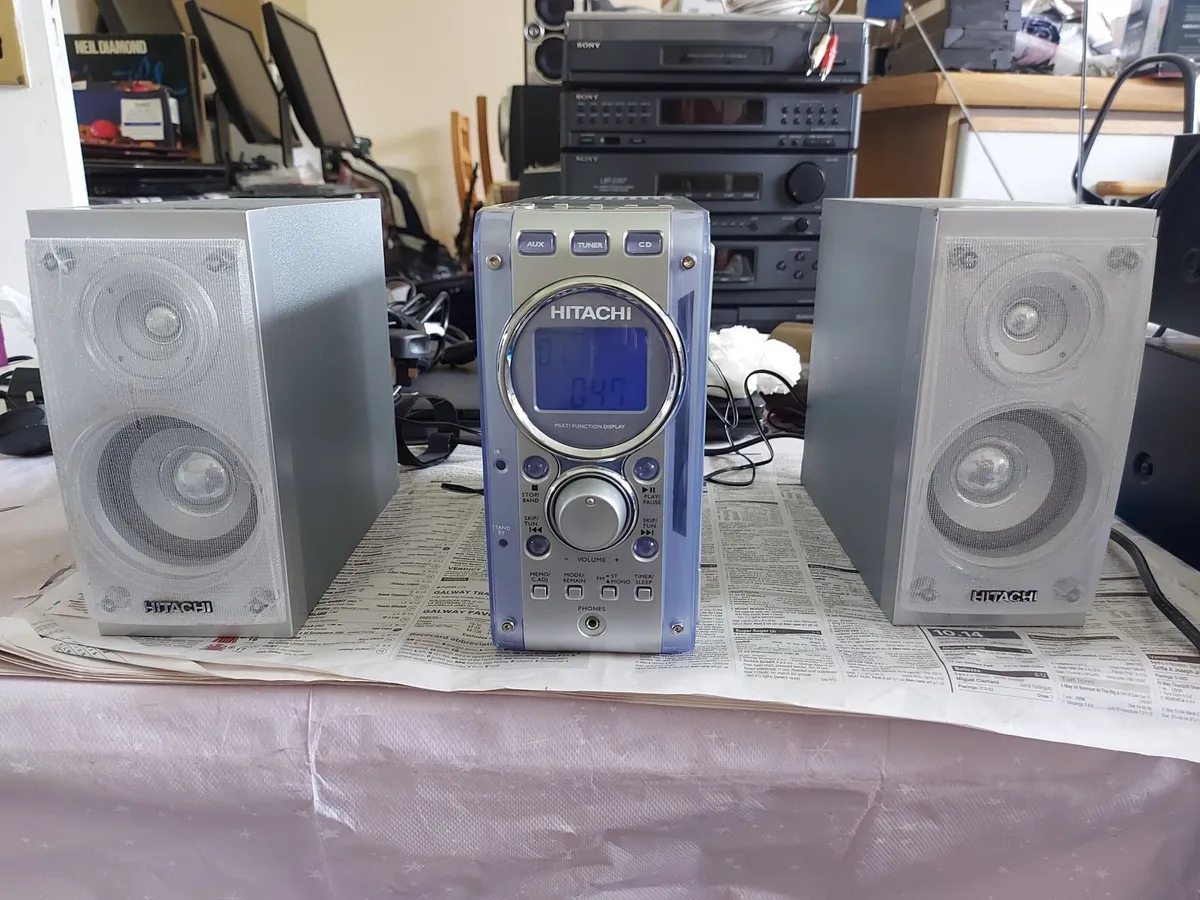 HITACHI Stereo Music System, Model AX-M67 - Image 1