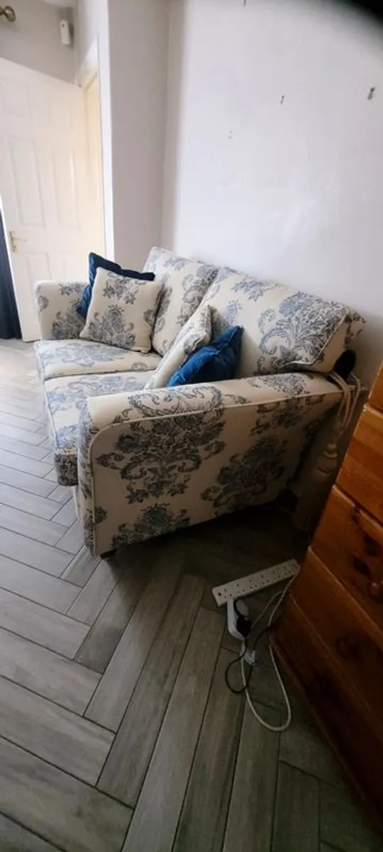 2 seater sofa - Image 4