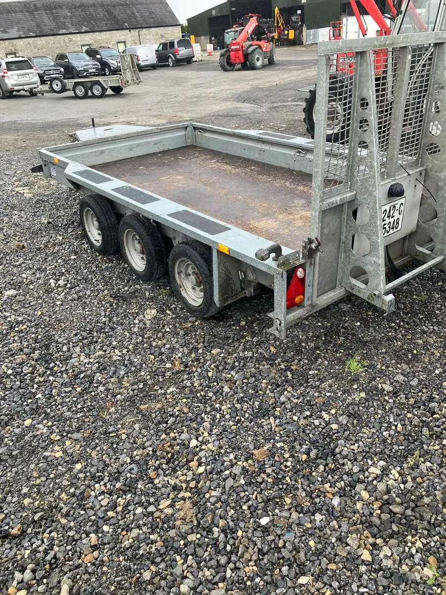 Trailers - Image 2