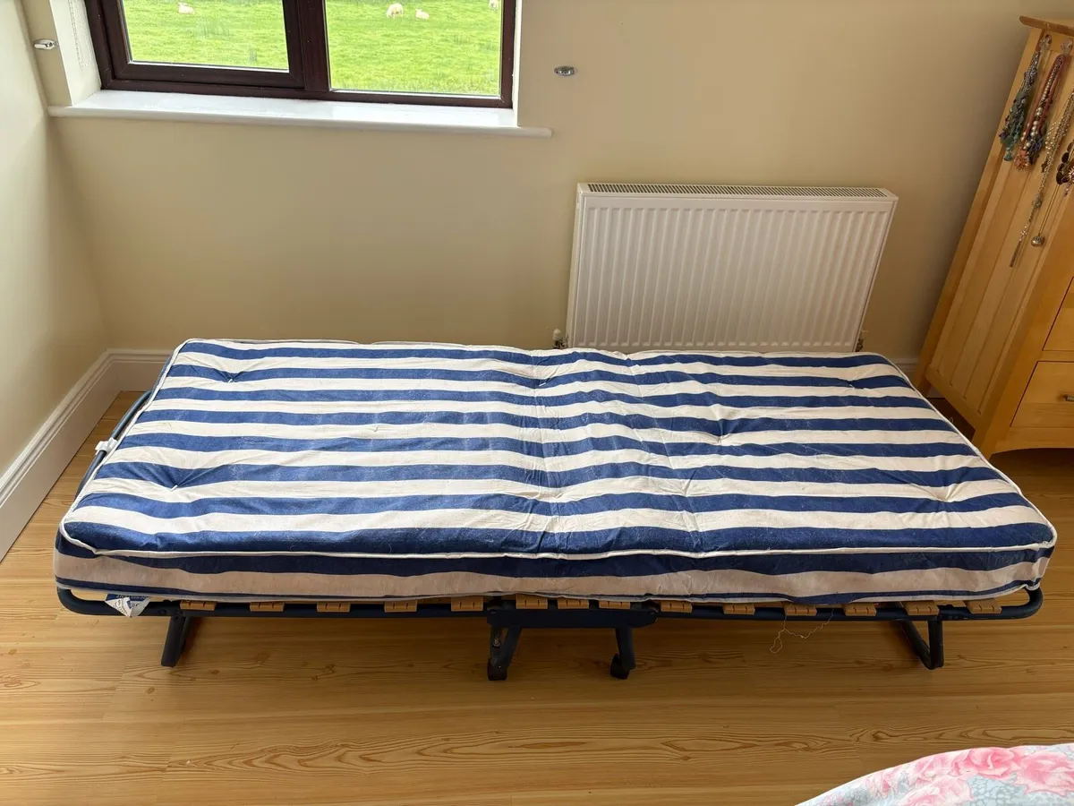 Fold up bed - Image 2