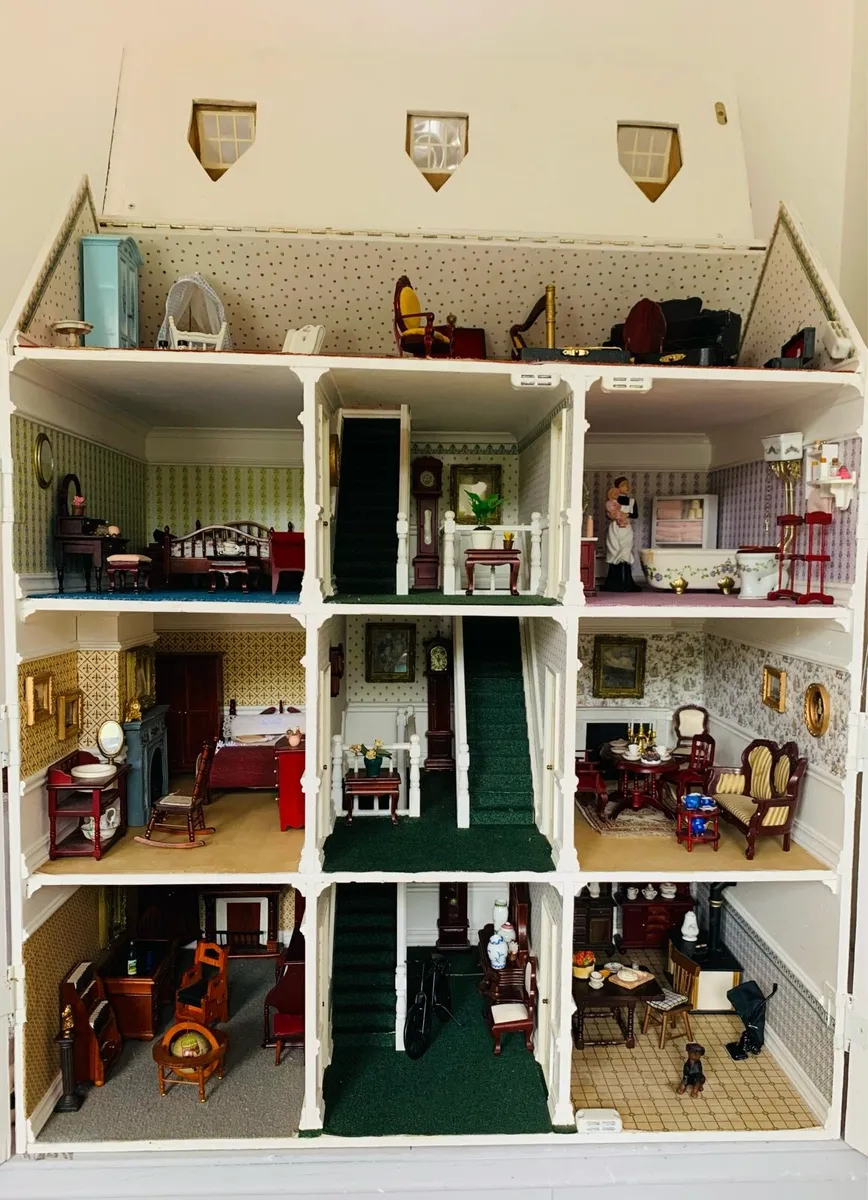 Georgian style dolls house - Image 2