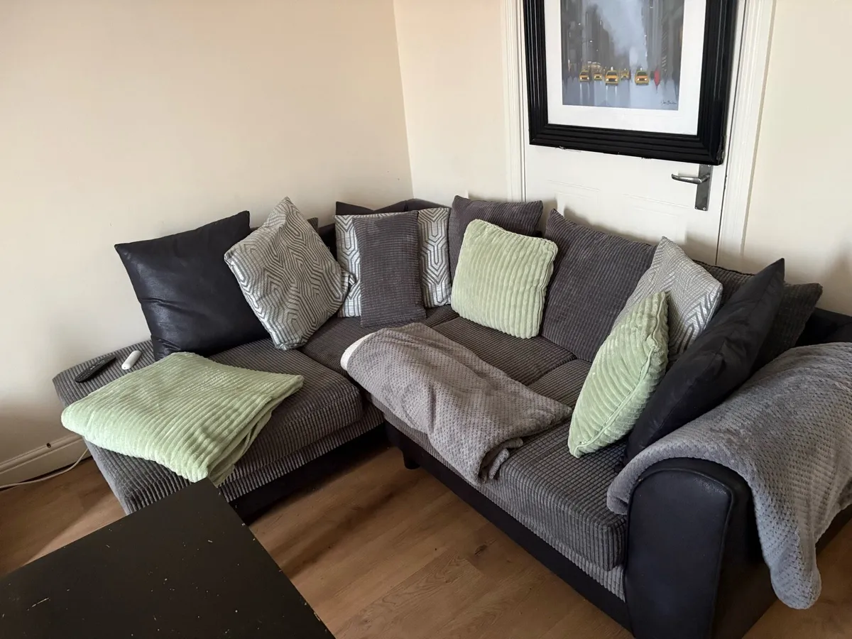 Couch - Image 2