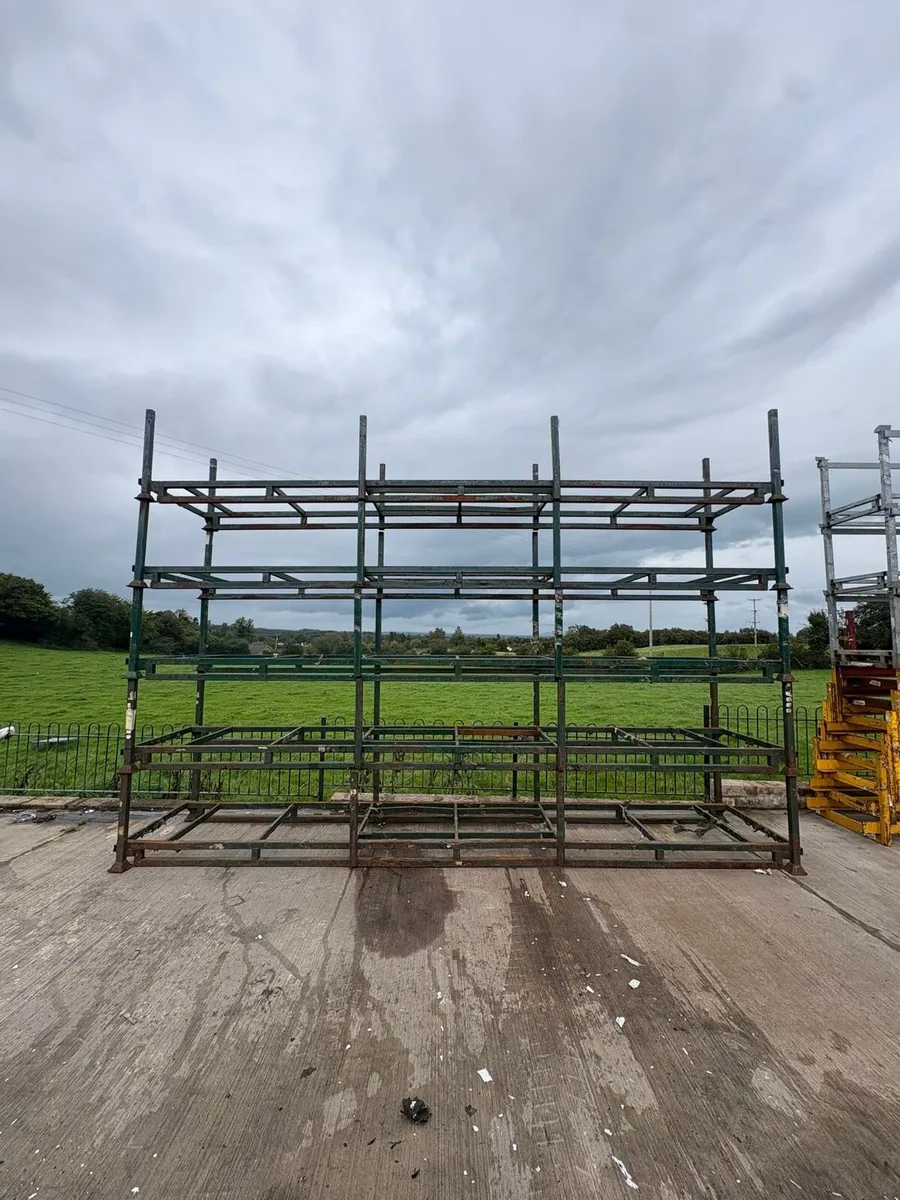 Stillages gate estate railing - Image 1