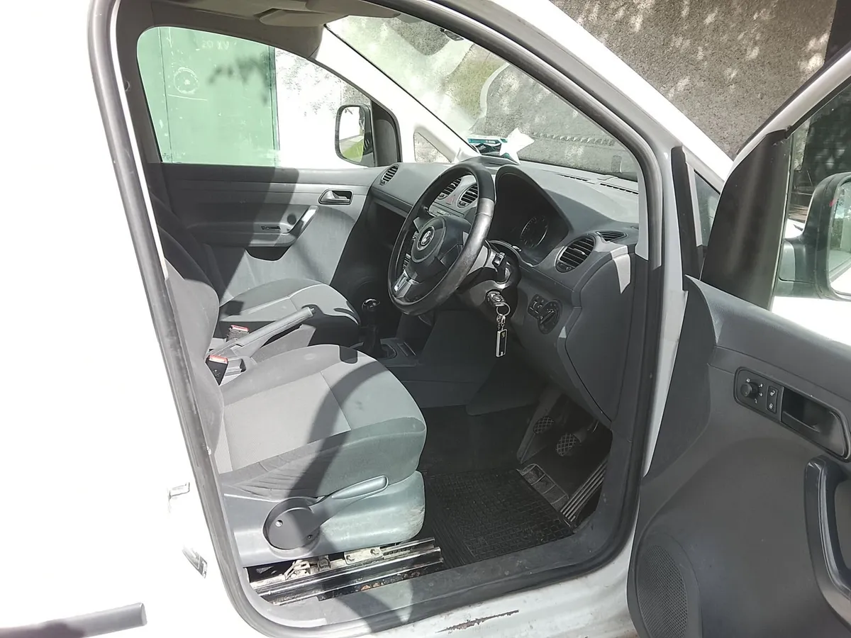 Volkswagen Caddy 2011 - Image 4