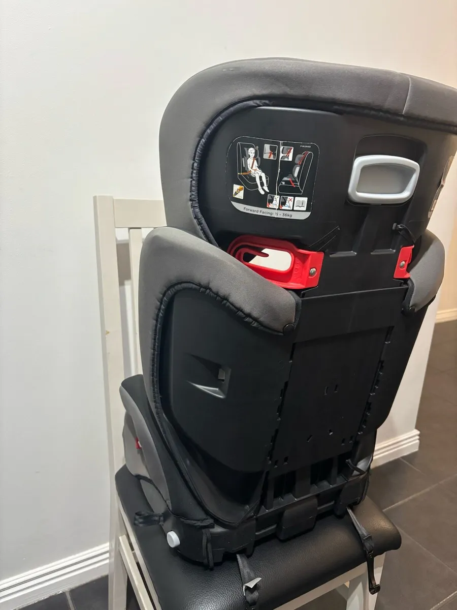 Joie booster seat seatbelt installation - Image 4