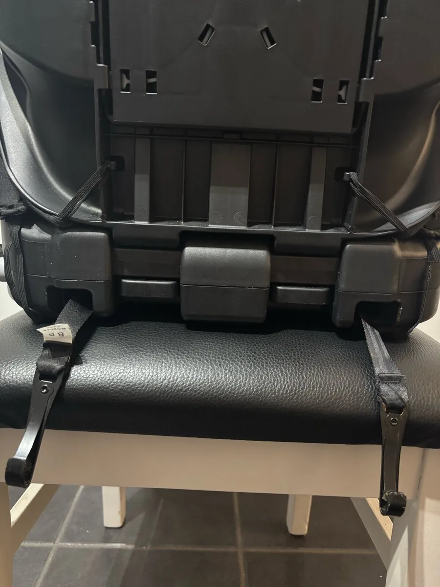 Joie booster seat seatbelt installation - Image 3