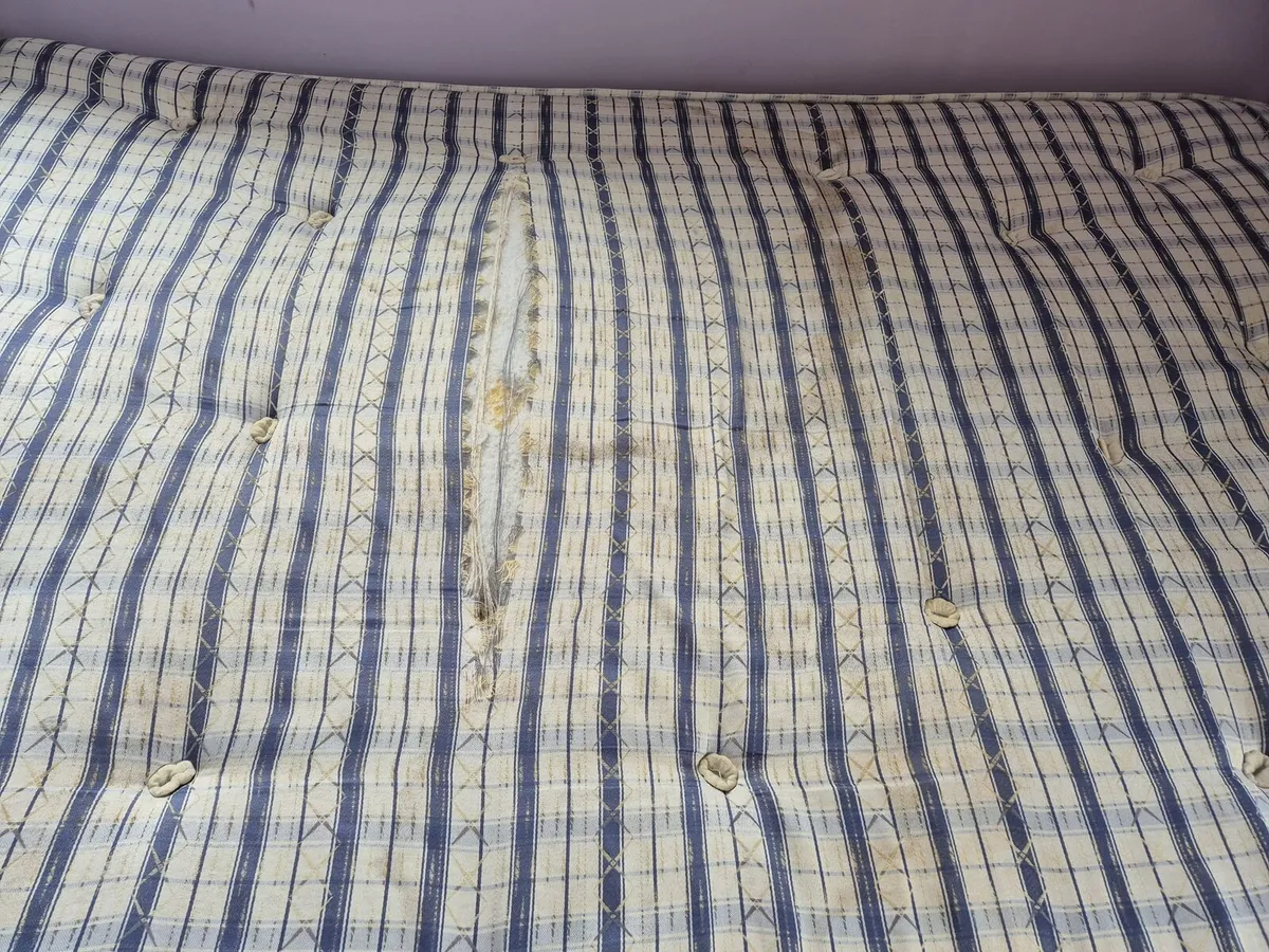 Metal double bed frame and mattress - Image 4
