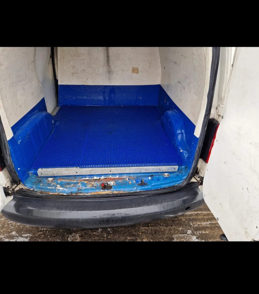 Volkswagen Caddy Fridge Van - Image 4